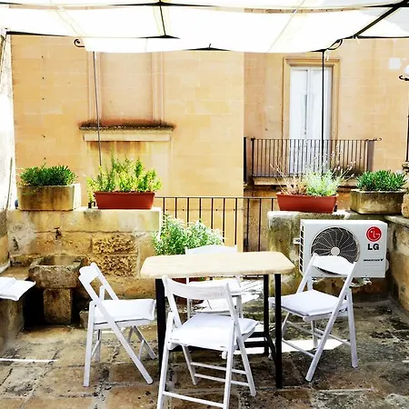 Apartment Artist's *