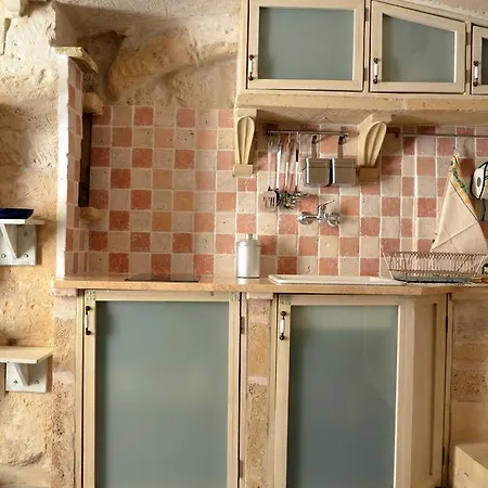 Apartment Artist's *